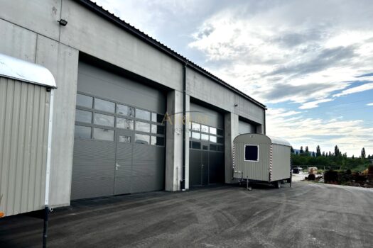 54z8lxpVLFBqdMW5JmtweA