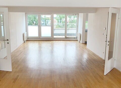 5OuwRcDk7YTSb9lvYuVsU8