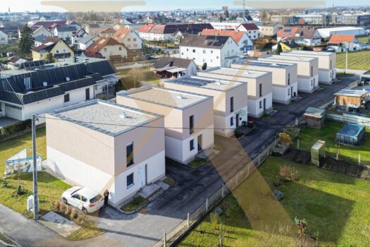 Anleger aufgepasst! Provisionsfreies Niedrigenergie Reihenhaus in Traun zu verkaufen! (H4) Drohnenansicht I