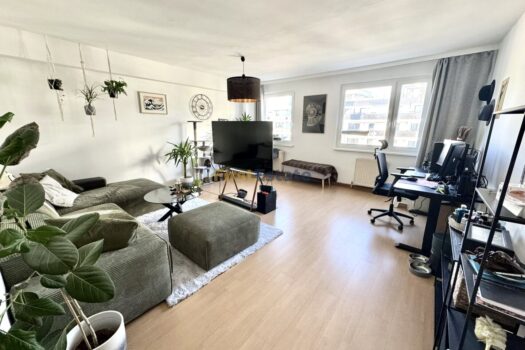 Geräumige 3-Zimmer-Wohnung mit separater Küche – Top Lage nähe Hauptbahnhof Wohnzimmer