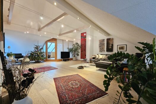 TOP Wohnhaus mit 2 (ev 3) Einheiten samt Pool, Garage und 1 Geschäftslokal Wohnbereich Wohnung 1