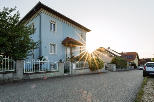 WOW Effekt garantiert! Tolles Haus, direkte Autobahnnähe, Feldblick! Straßenseite Erdgeschoss