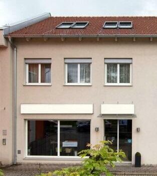 Portal-Geschäftslokal - Büro mit Parkplatz - keine Gastronomie! Aussenansicht