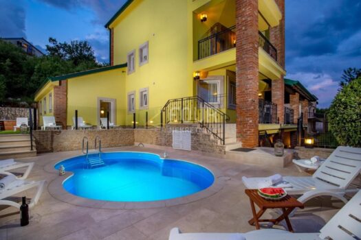 1674908796 160125993