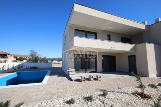 Bogdanovići, Einfamilienhaus 132m2, Garten 250m2 und Schwimmbad 1676382143 img 2833