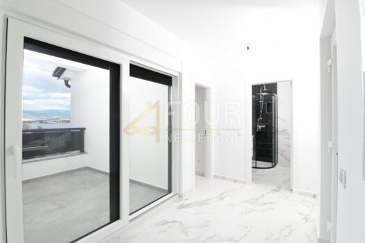 1744208449 cizici 14