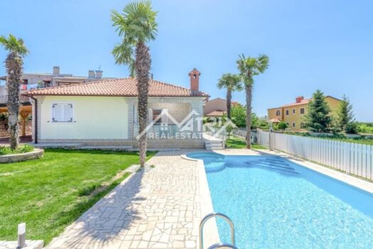 1757931240 novigrad kuca s bazenom i pogledom na more prodaja 14