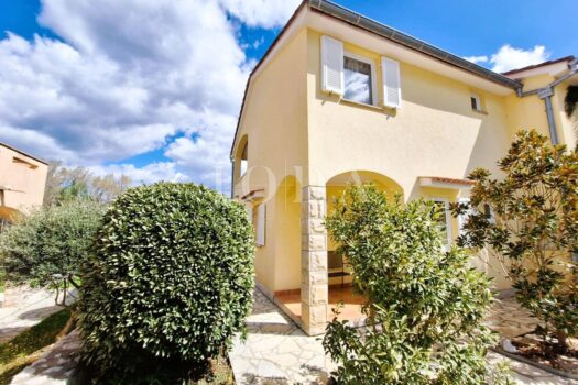 1759375273 914954329 598903 0