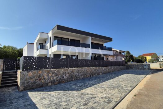 1759378517 1968744988 528994 0