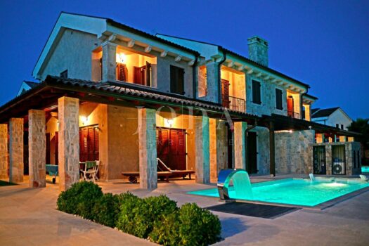 1759379906 1384660780 513425 0