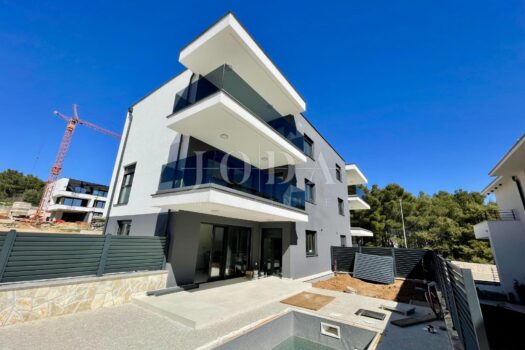 1759381035 1186533703 493218 0