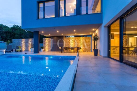 1759381549 672992663 485221 0