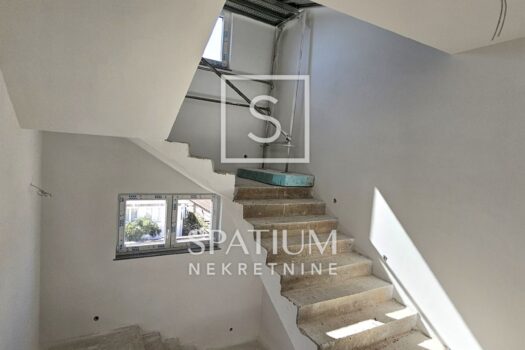 1759386893 20251001 124234