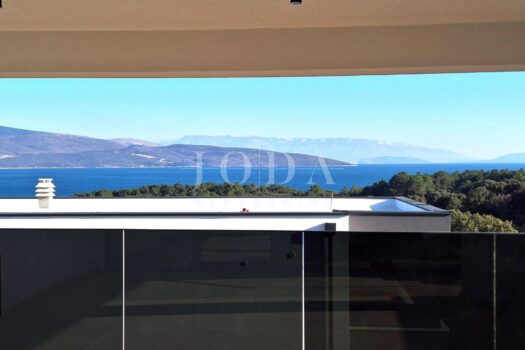 1759388412 172316150 399975 0