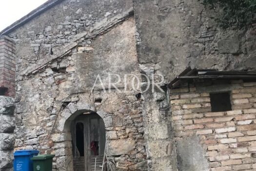 1759742416 kuca 134m2 samostojeca 858 m2 okucnicom 879741