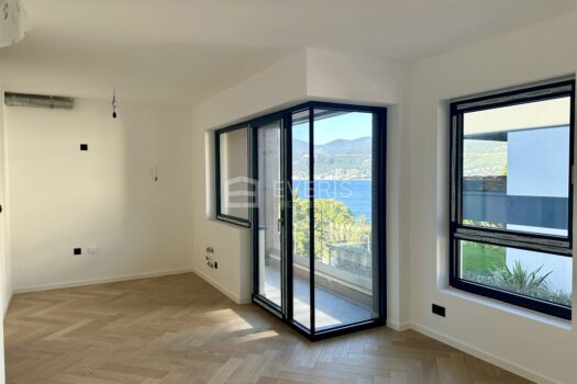 1760093054 tempimaged7yc60