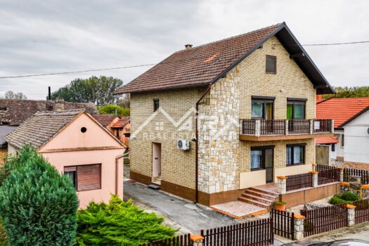 1760339809 bolman obiteljska kuca s velikim dvoristem i garazom 2