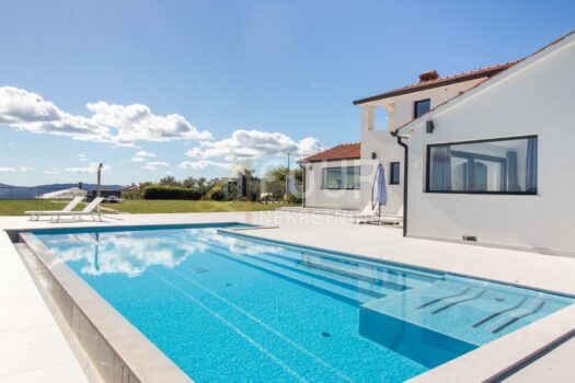 1760343505 prodaja vila s bazenom istra buzet 1