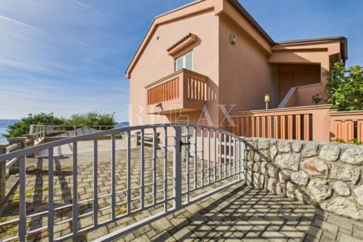 1760351538 novi vinodolski kuca s bazenom 1