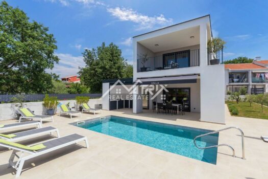 Poreč, Haus mit Pool und Whirlpool nur 4,5 km vom Zentrum 1760357559 vila s bazenom s pogledom na more porec 6
