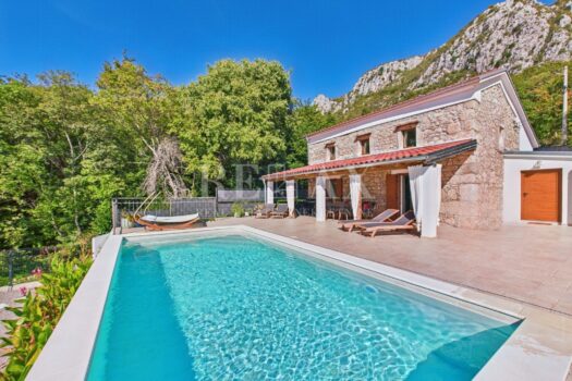 1760445167 bribir kamena kuca s bazenom 23