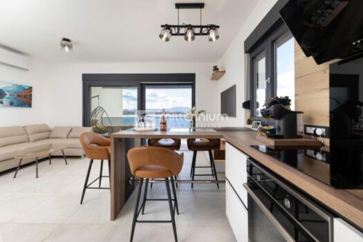 1760525720 omisalj apartman more krovnom terasom 77m2 75m2 krovna terasa slika 2595136