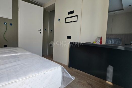 1760890310 1000181804