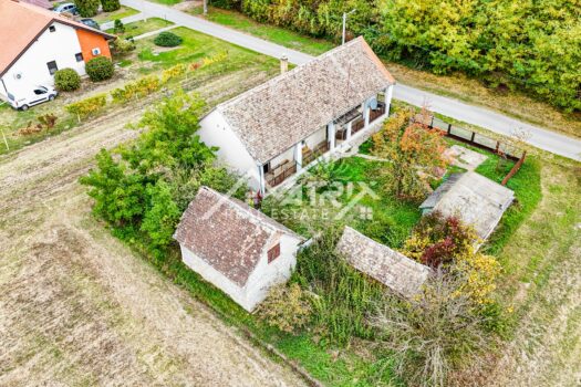 1761031935 luc kuca s pomocnim zgradama 6 km od autoceste 2