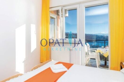 1761229359 1761223511808