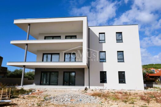 Tribunj, Neubau, Wohnung 101,62m2 + Garten 121,55 m2, in der Nähe des Meeres 1761636841 img 0449