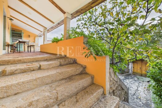 1761647643 grizane autenticna kamena kuca 1