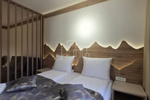 1761842056 1000130494