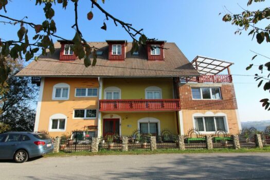 8505 Sankt Nikolai im Sausal in die Südsteiermark: Traumlage für Tourismus, Zinshaus oder Wohnhaus Aussenansicht