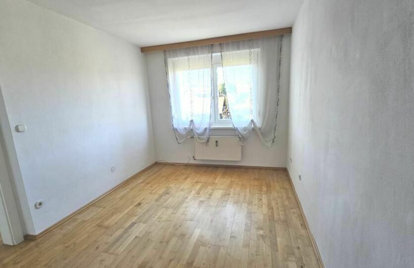 großzügiges Schlafzimmer