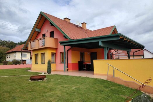 Traumhaftes Einfamilienhaus mit Pool, Panorama-Ausblick und moderner PV-Anlage – hier fühlt sich Ihre Familie zuhause! 1