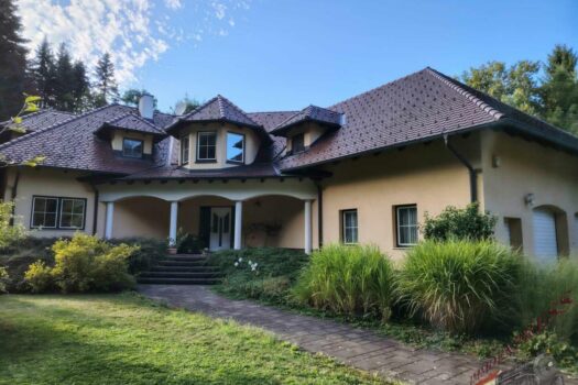 Tolle Villa mit neuer PV-Anlage bietet viel Platz und ruhige, grüne Umgebung – nur ca. 38 min zur Stadtgrenze Wien! 1