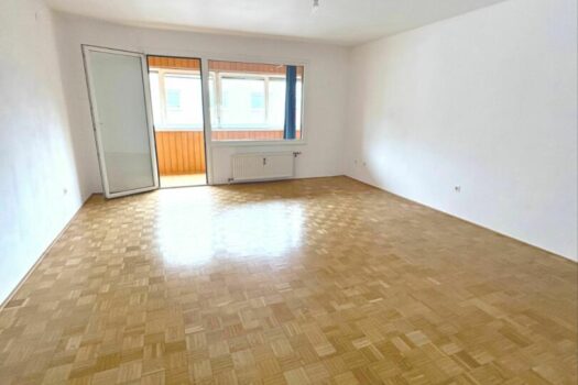 Wohnzimmer mit Ausgang auf die Loggia