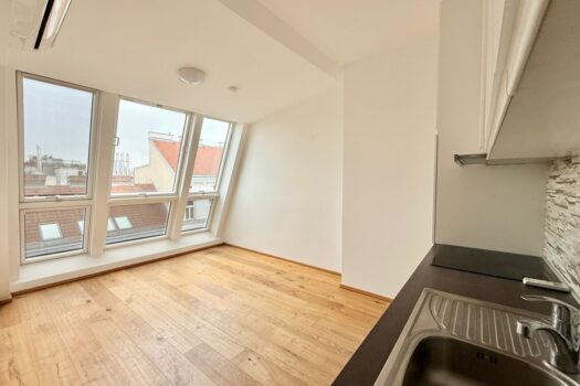 1PRrlvia1UhR9fcbQLDajL