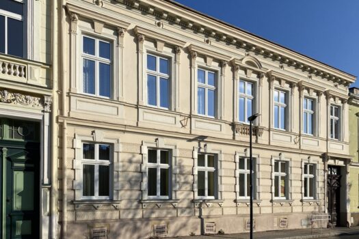 In bester Gesellschaft! Straßenansicht