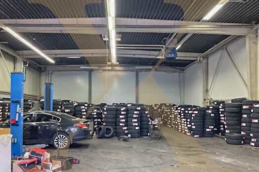 Lagerhalle mit 2 Rolltoren in Leonding zu vermieten! Lager I