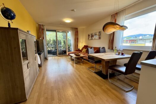Moderne Eleganz trifft Ruhelage – stilvolles Wohnen in Warmbad-Villach Kompagnon Immobilien Wohnzimmer