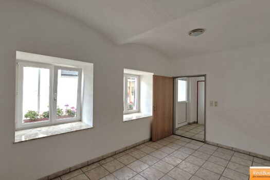 SOFORTBEZUG IN DER PRESSLGASSE Raum 3 mit Blick zum Innenhof
