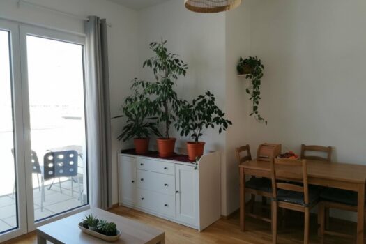 Bbefristet vermietete und klimatisierte 2-Zimmer-Wohnung mit hofeseitiger Terrasse mit opt. Garagenstellplatz! 1kvFAMFAZ1DNcekGzyBKPF