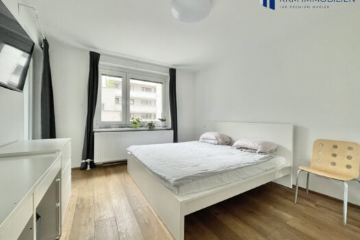 Vollrenovierte 4-Zimmer-Wohnung vor der U-Bahn Station U6 Dresdnerstraße 1. Schlafzimmer
