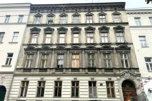 Zinshaus mit bewilligtem Dachgeschoß-Zubau - perfektes Investment - Innenhof IMG_97755