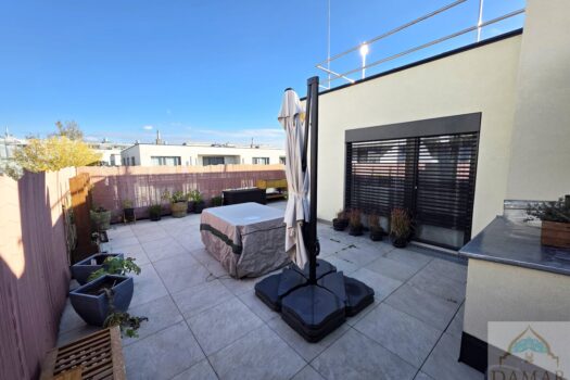 Traumhafte 4-Zimmer-Dachgeschoßwohnung mit großer 65m² Terrasse und Garagenplatz in 1220 Wien – Jetzt zugreifen! 25ZloCSal6cSsZ8x3L63AK