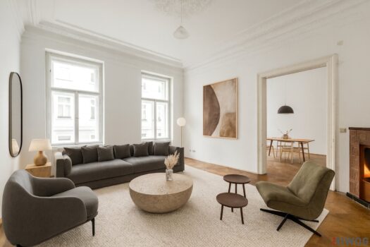 2DbEtYIdY1KLoqZJmmggP5