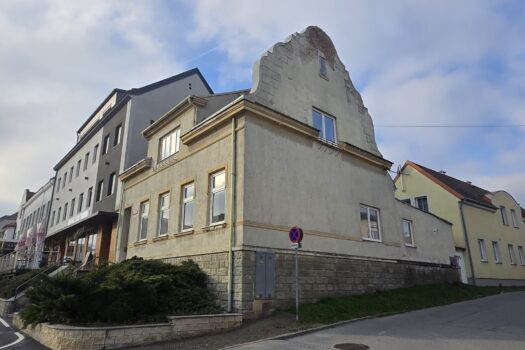 Sanierungsbedürftiges Ein / Zweifamilienhaus in Kerngebiet von Gänserndorf Hausansicht
