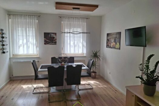 Sanierte 3-Zimmer-Wohnung in zentraler Ruhelage 2WOWeOHszne4xLU3NJEBnI