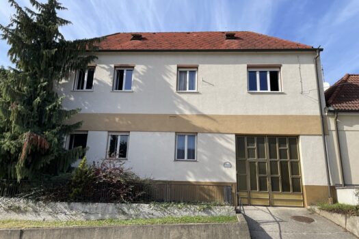 GROSSZÜGIGES ANWESEN MIT WOHNHAUS -- WUNDERSCHÖNER INNENHOF UND GROSSER GARTEN -- 1.315 m²! 2hXDGCMxJv31SXTPNTtPTn